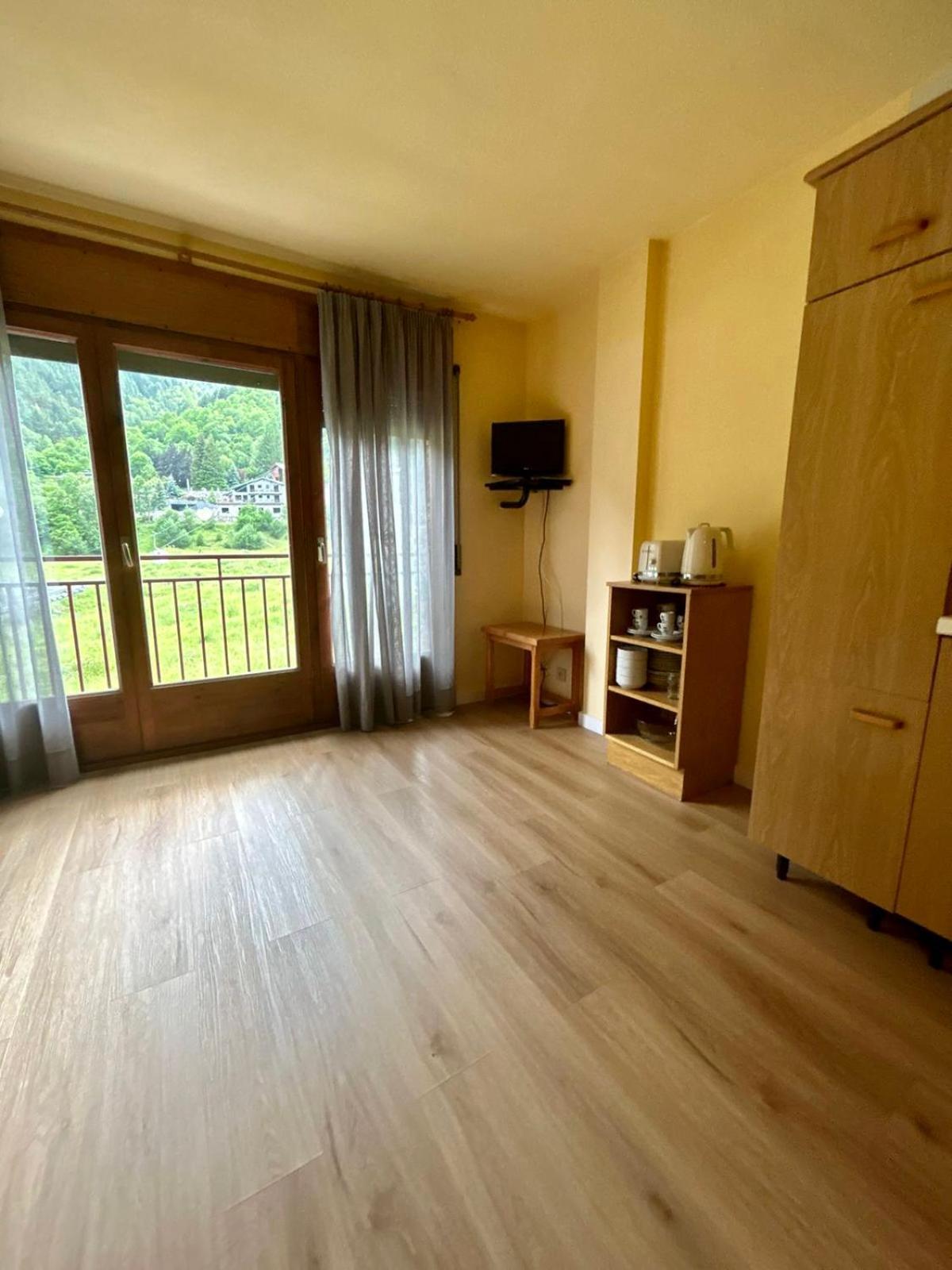 Apartamentos Turisticos Poblado Arinsal Esterno foto