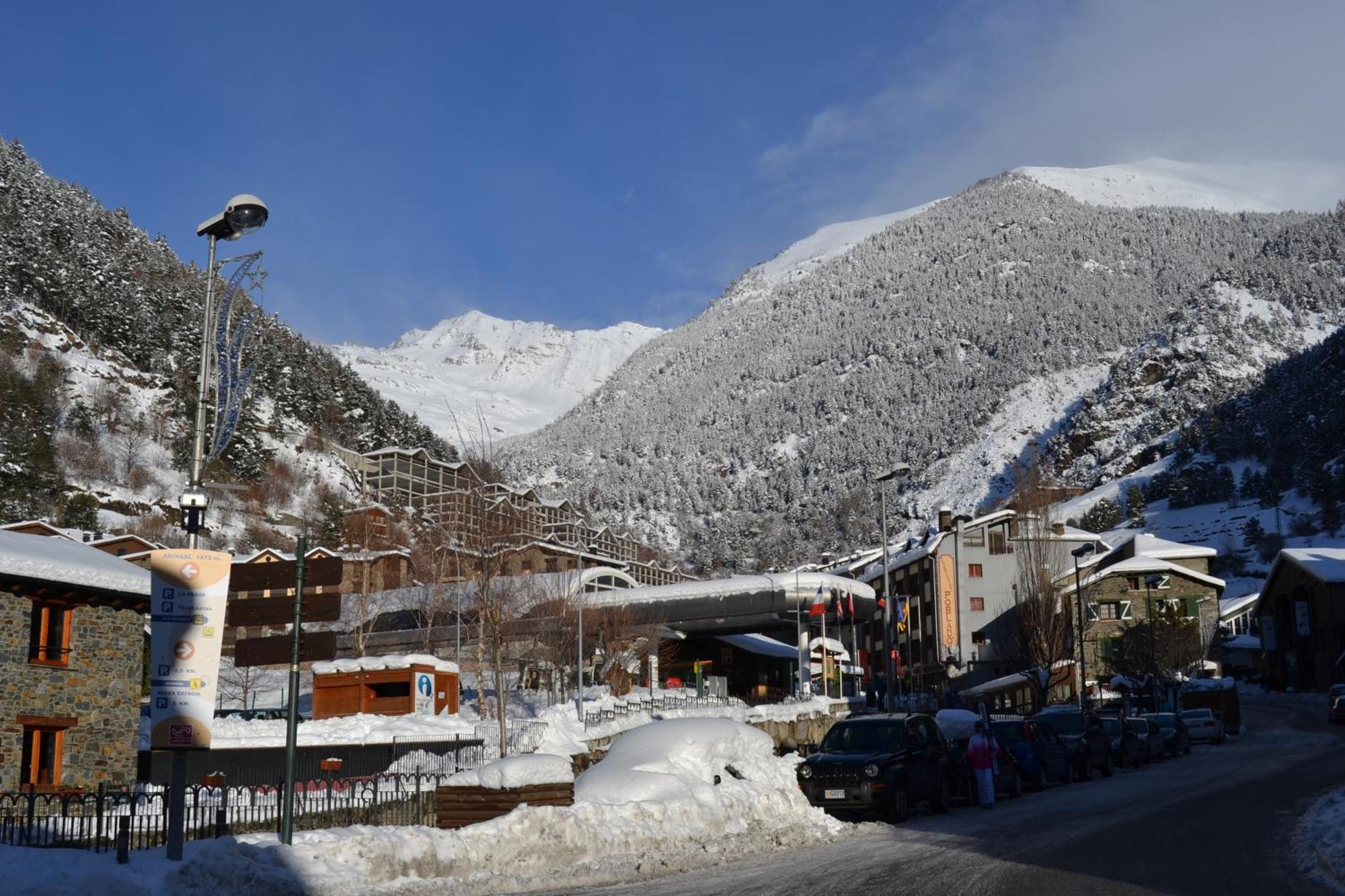 Apartamentos Turisticos Poblado Arinsal Esterno foto